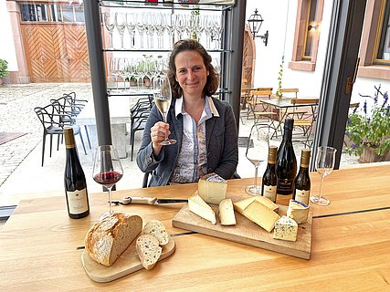 Barbara Roth bei der Wein-Käse-Degustation